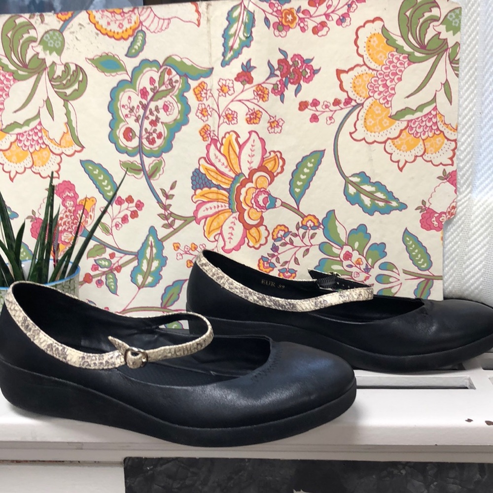 Fitflop Mary Janes! Cute and comfy. - Picture 4 of 7